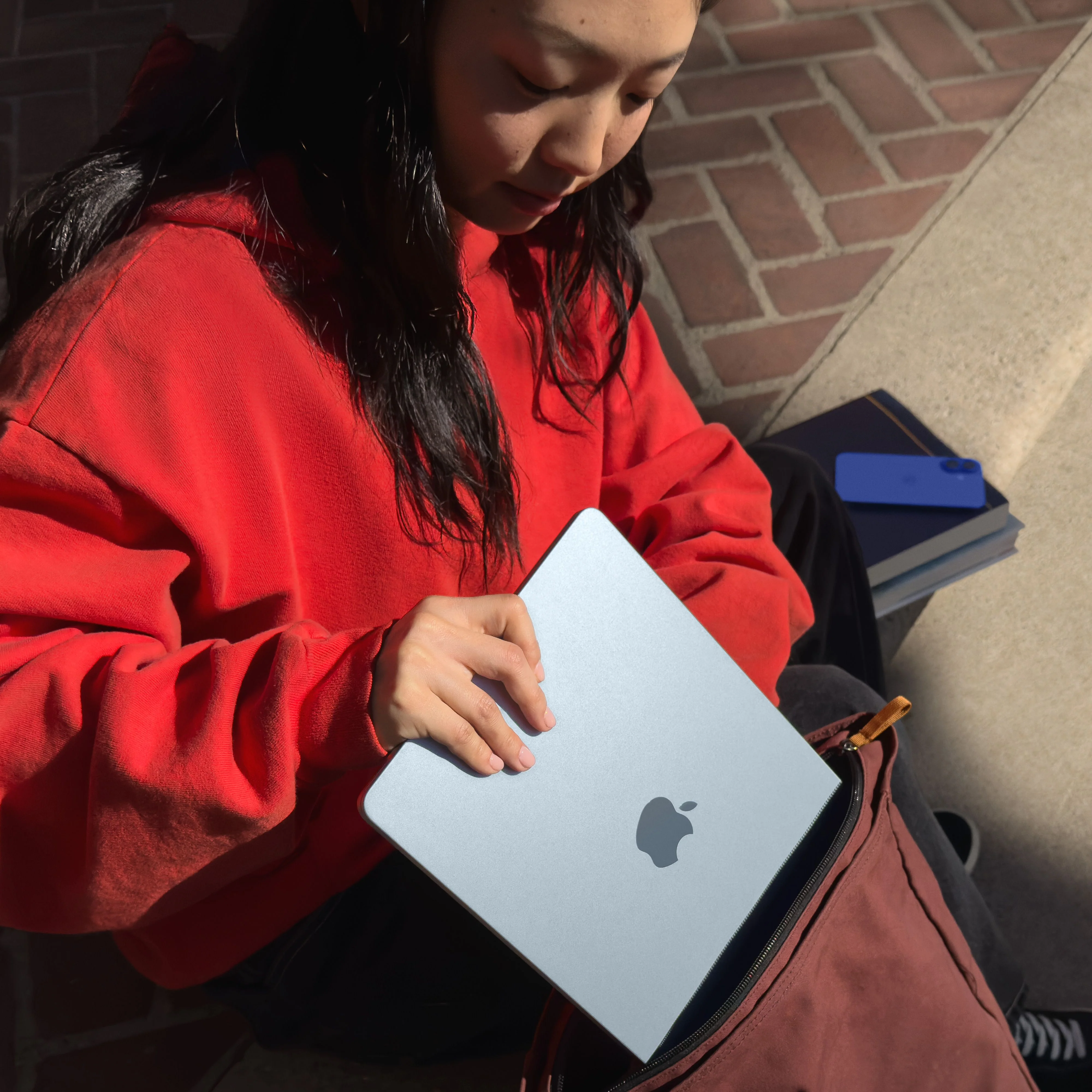 13-inch MacBook Air: Apple M4 chip with 10-core CPU and 10-core GPU, 512GB SSD - Sky Blue - Image 8