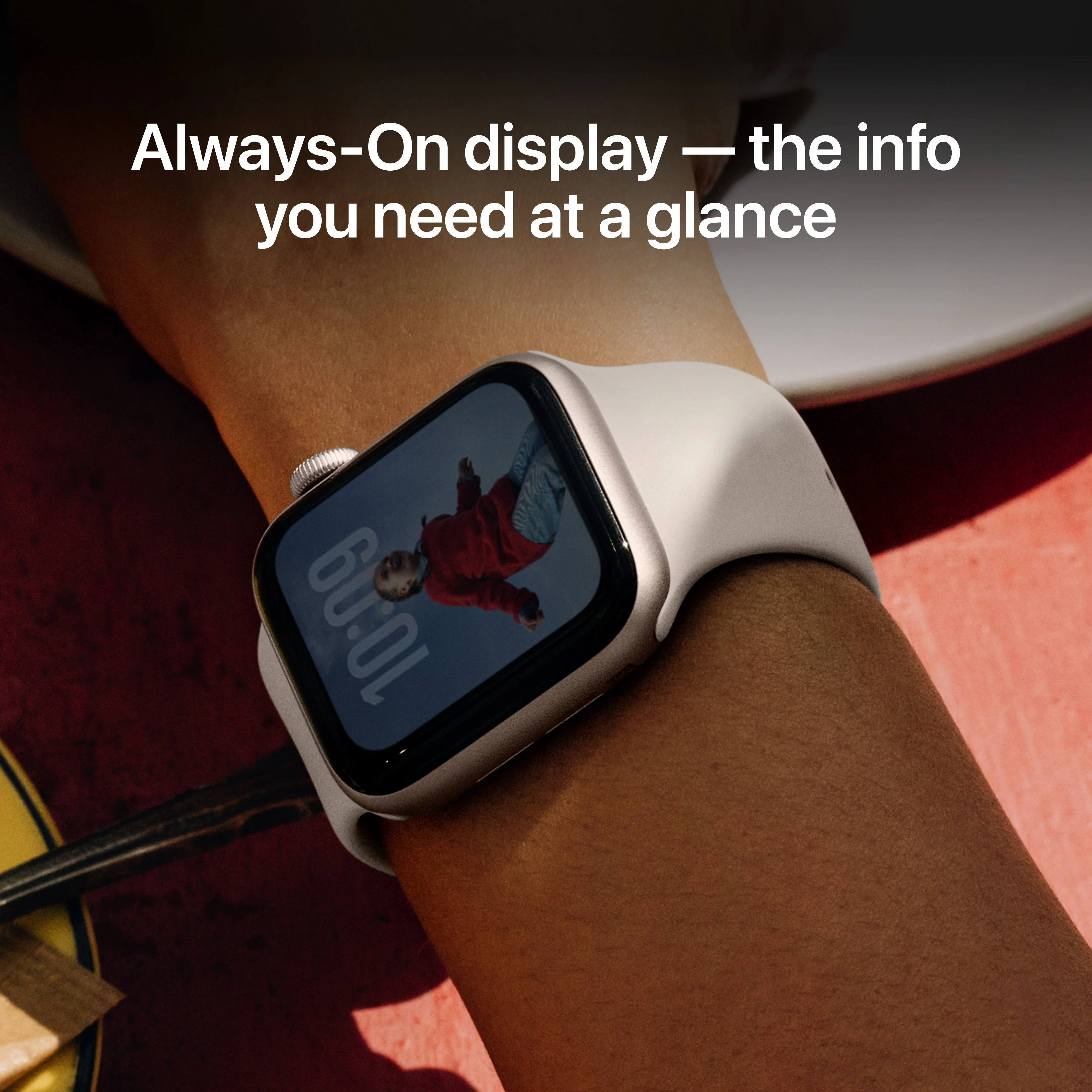 Apple Watch SE 3 GPS 40mm Starlight Aluminium Case with Starlight Sport Band - S/M - Image 5