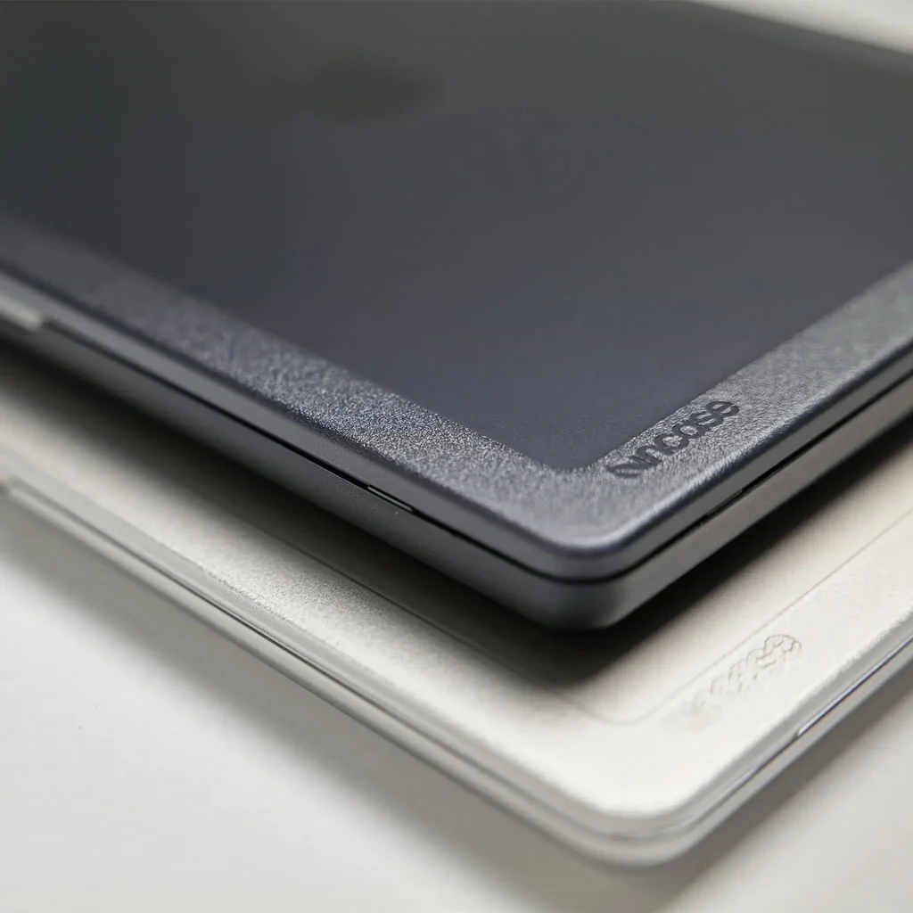 Incase Edge HardShell for 15-inch Macbook Air M3 - Clear - Image 4