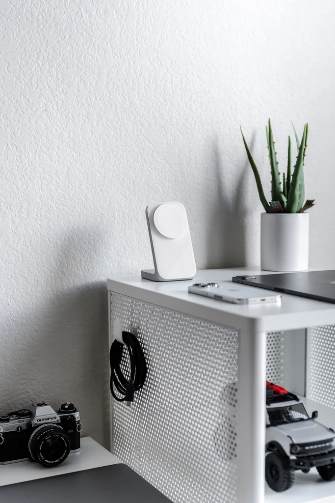 Nomad Stand One with MagSafe - Silver - Image 3