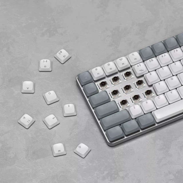 Satechi Slim Mechanical Backlit Keyboard - Light - Image 3