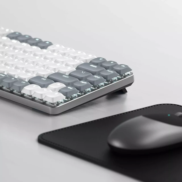 Satechi Slim Mechanical Backlit Keyboard - Light - Image 5