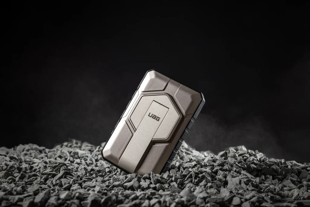 UAG Rugged Battery Pack with Kickstand for MagSafe 10K mAh 20W - Black/Titanium - Image 6